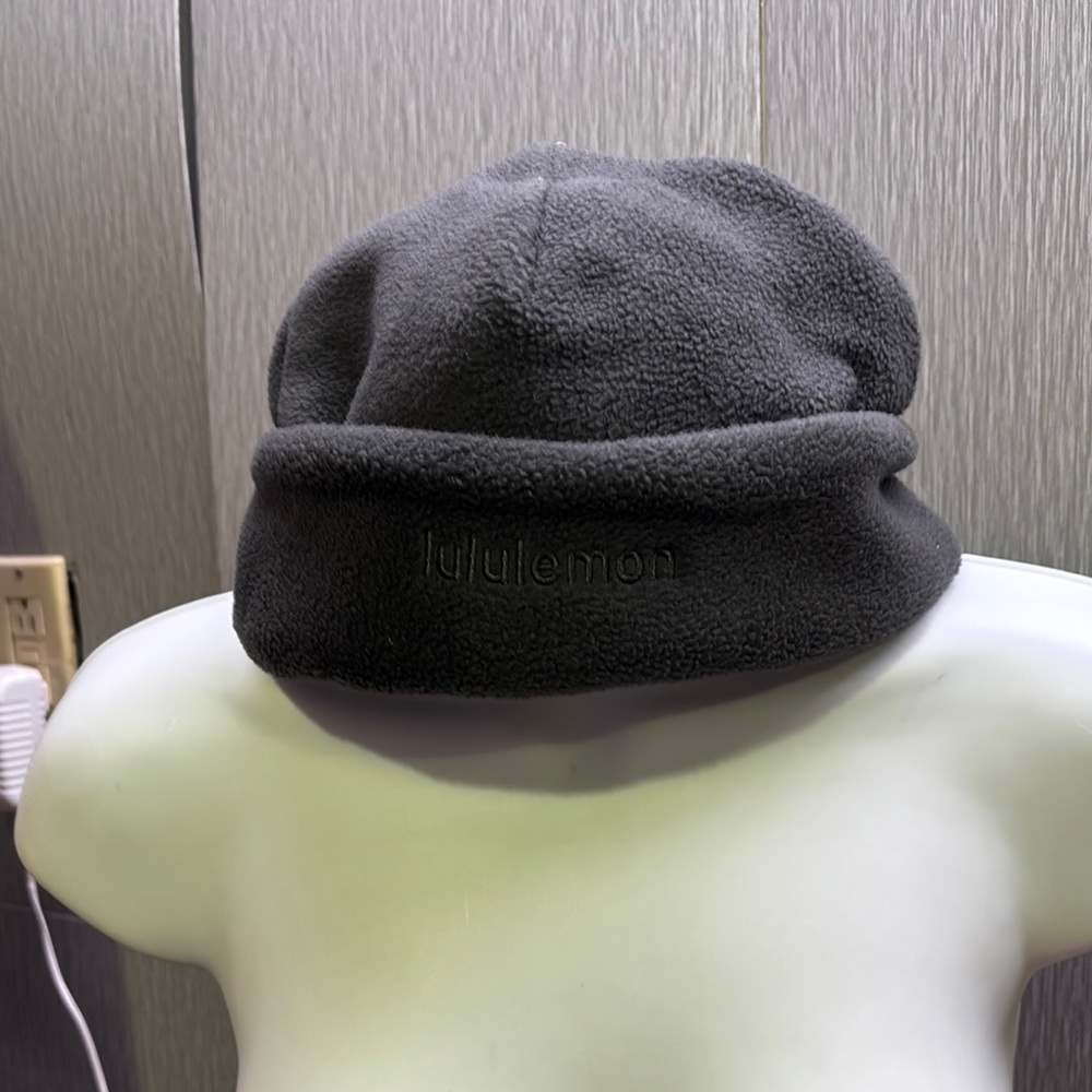 LULULEMON BEANIE HAT NWT